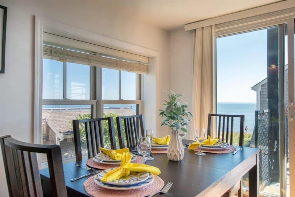 Gorgeous water views in the center of town Apartment in Provincetown