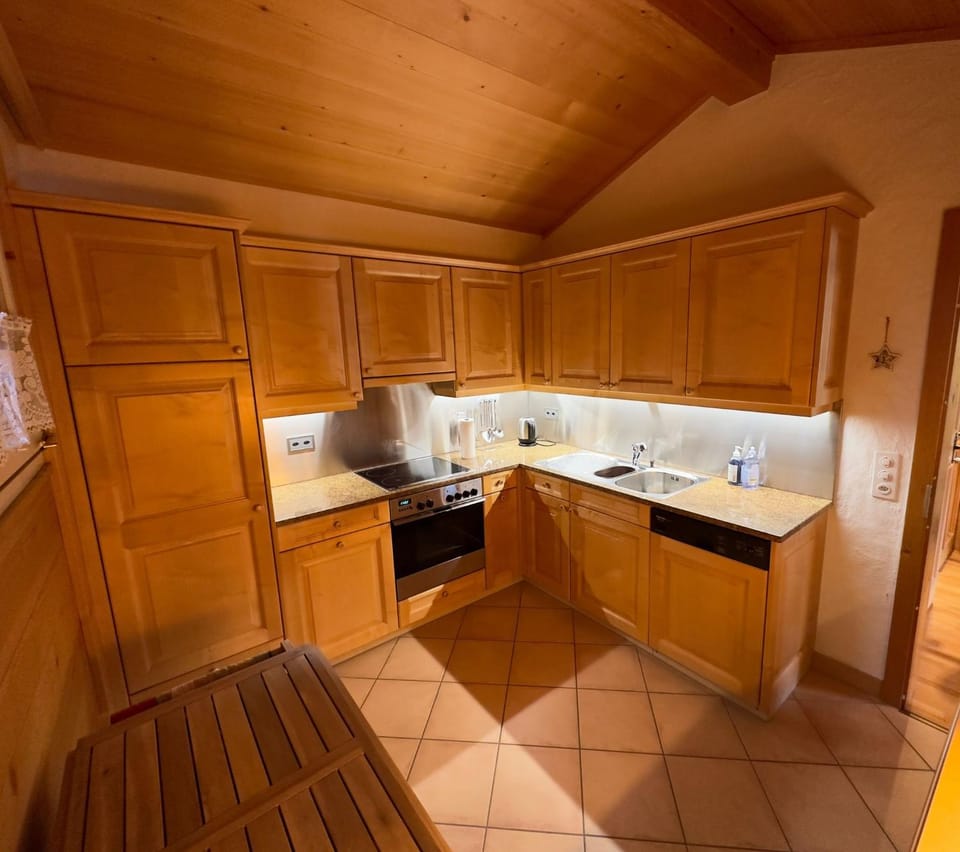 Kitchen or kitchenette, pet friendly, stove