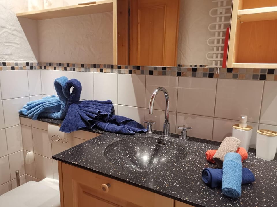 Bathroom, towels