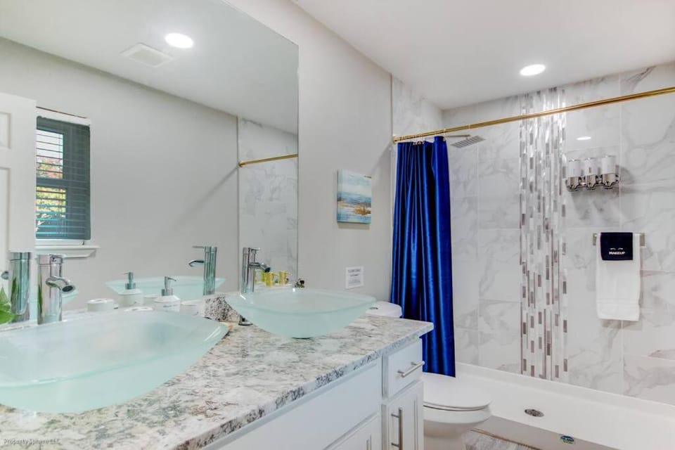 Shower, Bathroom, towels