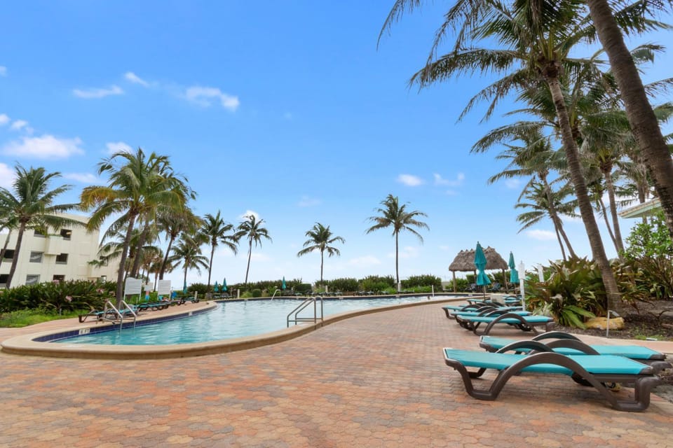 Swimming pool, sunbed