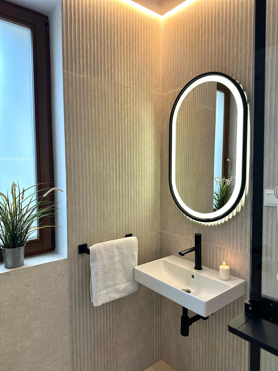 Shower, Bathroom, TV and multimedia, hair dryier, towels