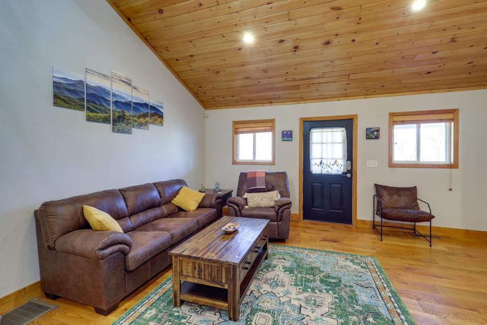 Pet-Friendly Cabin w/ Fire Pit in Spruce Pine! Cabin in Mitchell County