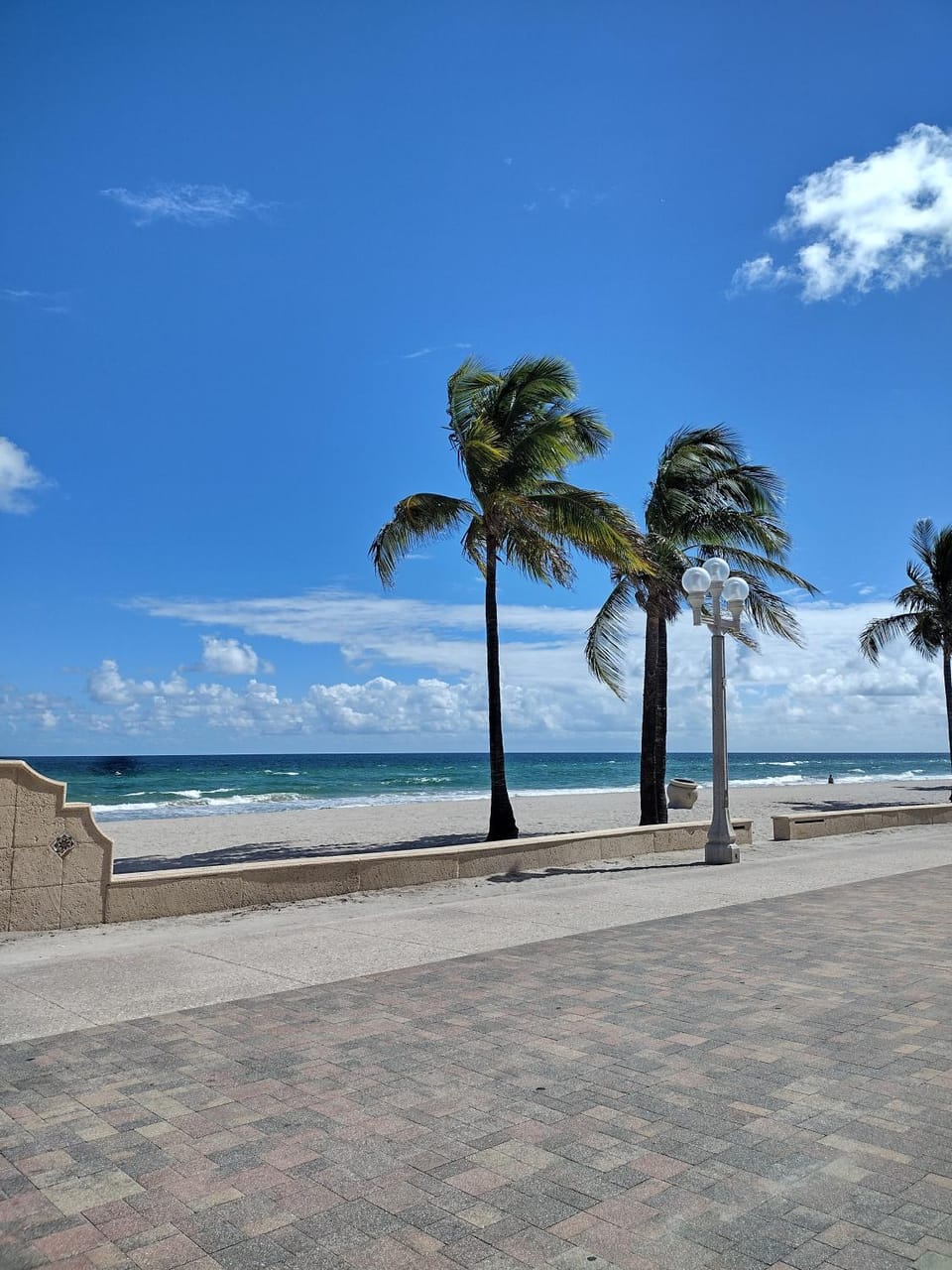 Magical Beachfront King Escape House in Hollywood Beach
