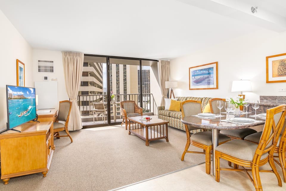 Living room, Dining area