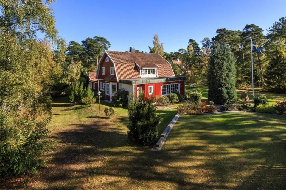 Property building, Day, Garden, Garden view