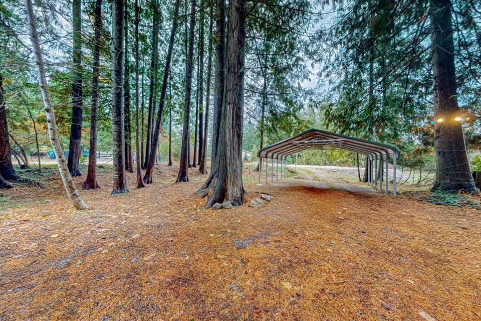 Little Sand Creek Chalet House in Ponderay