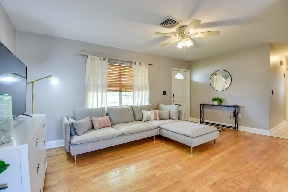3 Mi to Riverwalk: Pet-Friendly Home w/ Yard! House in Palmetto
