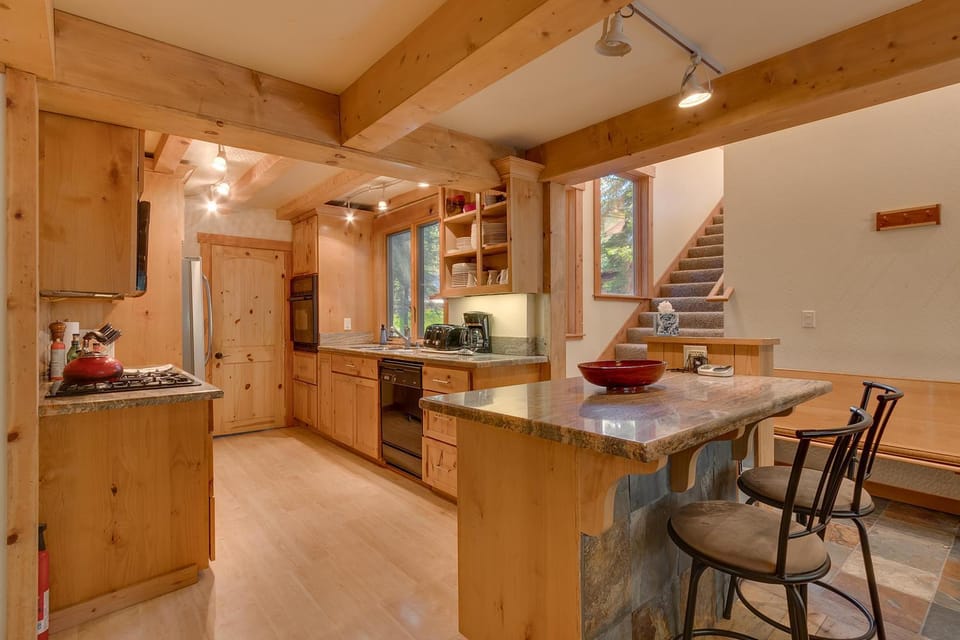 West Pine Cabin on the West Shore by Tahoe Getaways - 2 BR w 2 Bonus Rooms, Hot Tub, Pool Table & Pet Friendly Cabin in Tahoe City