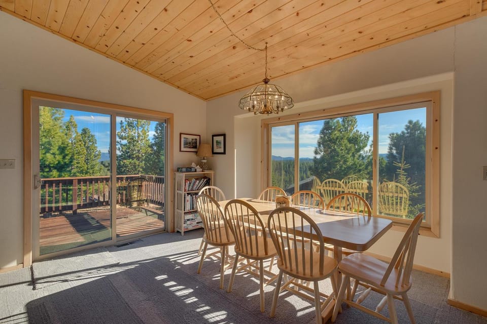 Stockholm - Beautiful Views in Tahoe Donner - Private Hot Tub - Pet Friendly House in Truckee