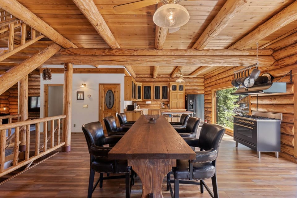Tahoe Wanderer - 3 BR Luxury Log Cabin with Additional Loft, Private Hot Tub Cabin in Tahoe Vista