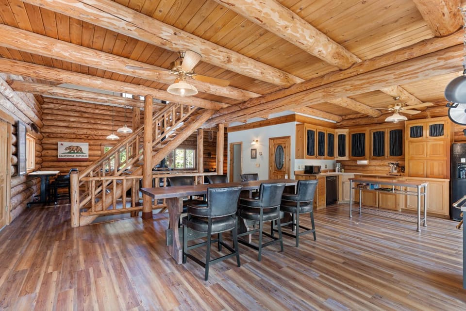 Tahoe Wanderer - 3 BR Luxury Log Cabin with Additional Loft, Private Hot Tub Cabin in Tahoe Vista