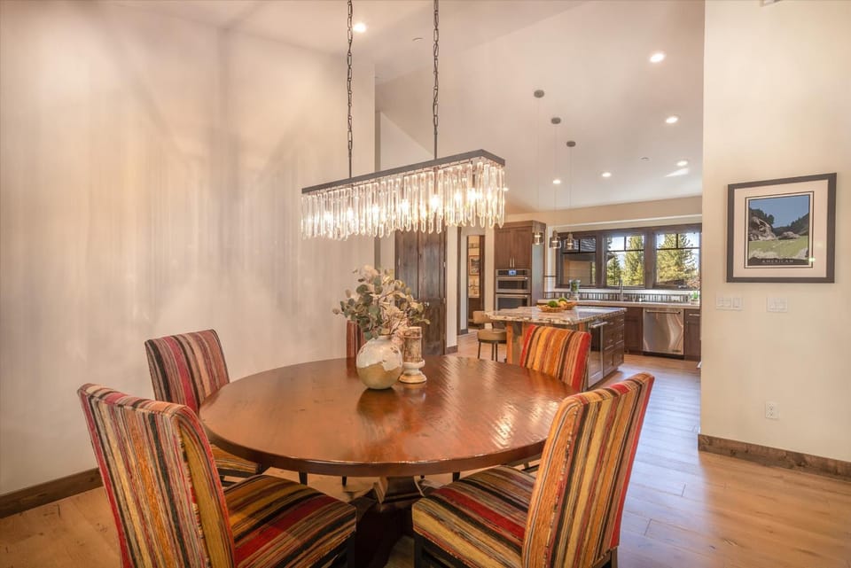 Lavish 4 BR in Gray's Crossing House in Truckee