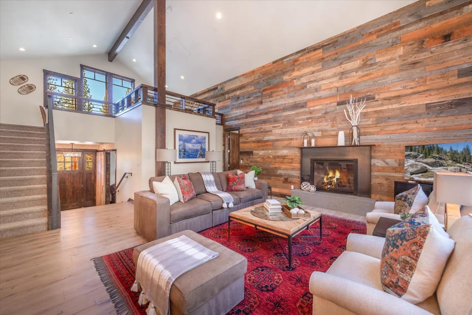 Lavish 4 BR in Gray's Crossing House in Truckee