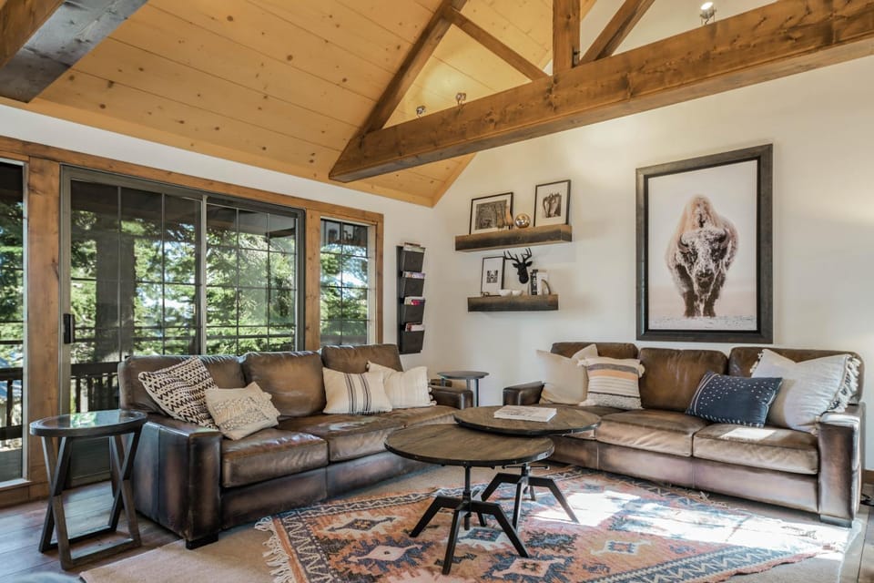 Timber Grove at Tahoe Park - Gorgeous 4BR Cabin - Tahoe Park HOA, Pets OK, Near Skiing Cabin in Tahoe City