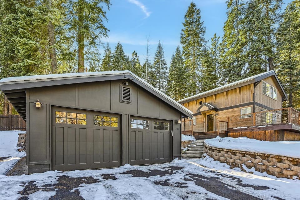 Granlibakken Getaway by Tahoe Getaways - West Shore Retreat-Central Location-Hot Tub-Dog Considered-Near Skiing House in Tahoe City