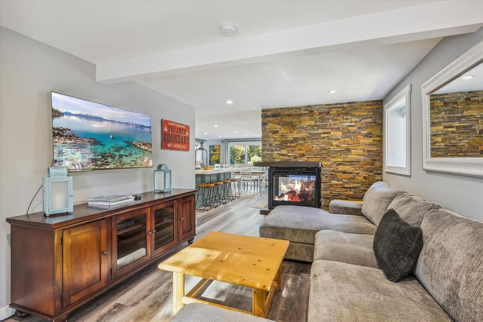 Granlibakken Getaway by Tahoe Getaways - West Shore Retreat-Central Location-Hot Tub-Dog Considered-Near Skiing House in Tahoe City