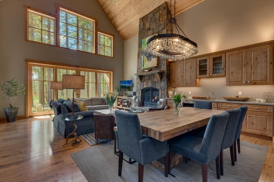 Truckee Treasure at Grays Crossing by Tahoe Getaways - Relaxing Home w Private Hot Tub, Dogs Welcome! House in Truckee