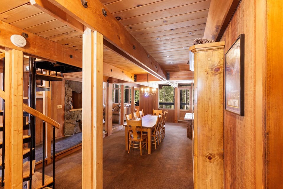 Snowy Paws - Pet Friendly - Alpine Meadows - Amazing views, close to slopes House in Sierra Nevada