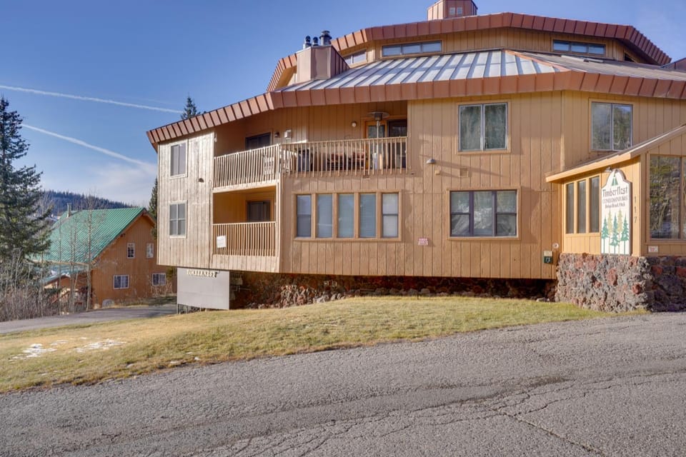 Brian Head Condo w/ Balcony, Grill & Mountain View House in Brian Head