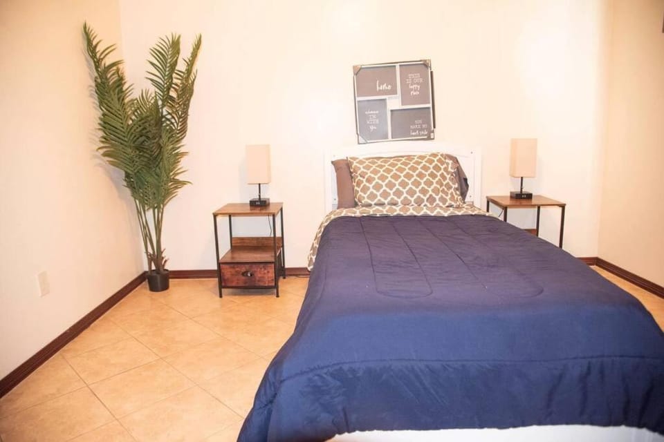 3BD 2BT town suite minutes away Medical Center Apartment in Edinburg