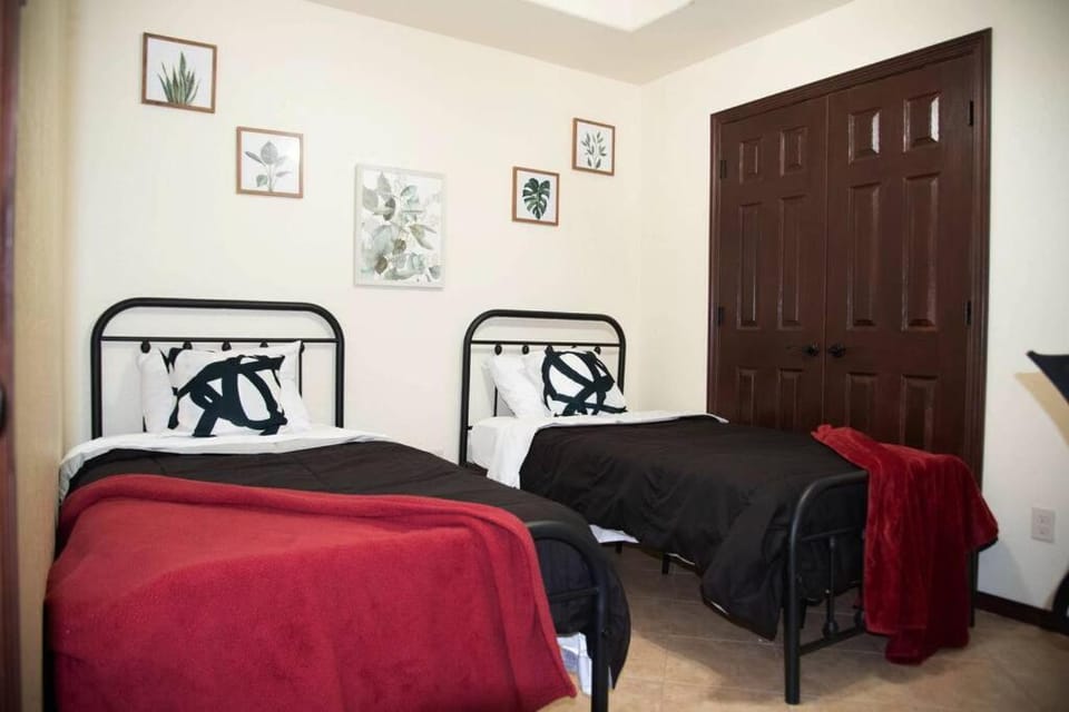 1 Min to University UTRGV 2BD 2BT town suite Apartment in Edinburg