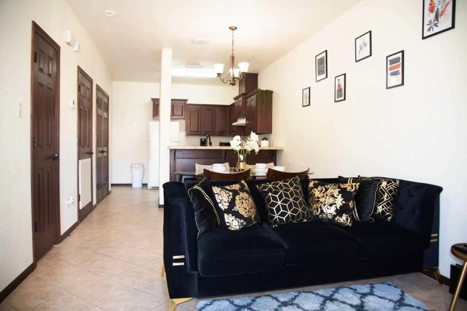 1 Min to University UTRGV 2BD 2BT town suite Apartment in Edinburg