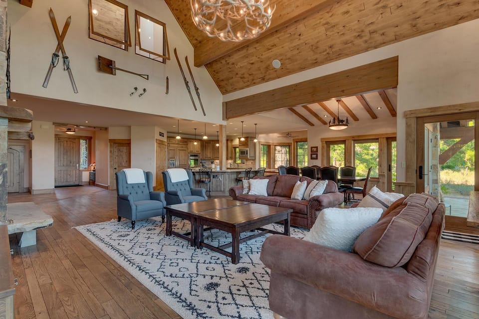 Highland Estate at Old Greenwood - Large, Luxury, Private Hot Tub & Amenity Access House in Truckee