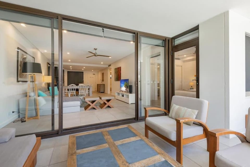 Swim-out Tropical Getaway by Four Mile Beach Apartment in Port Douglas