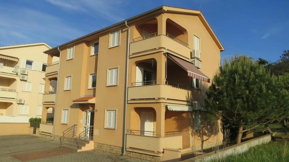 Location, children, Family