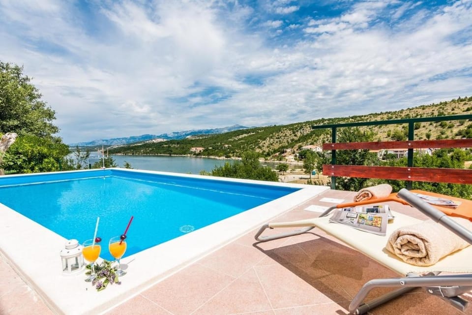 Swimming pool, Location, children, Family