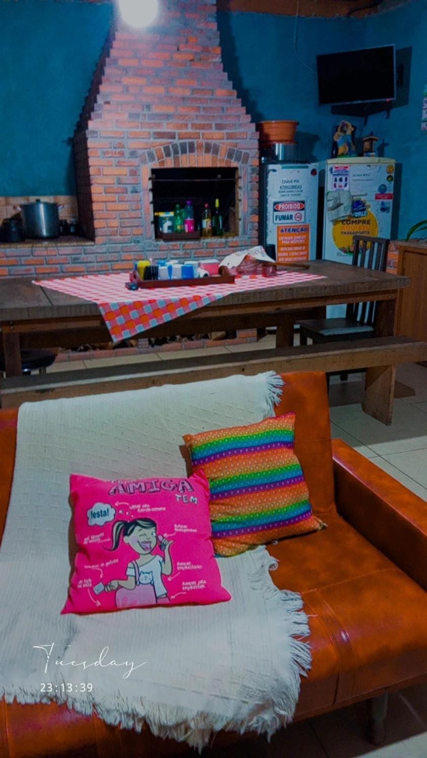 Cabana com Ar condicionado e area de cozinha e banheiro compartilhado a 10 minutos do Parque Beto Carrero House in Penha