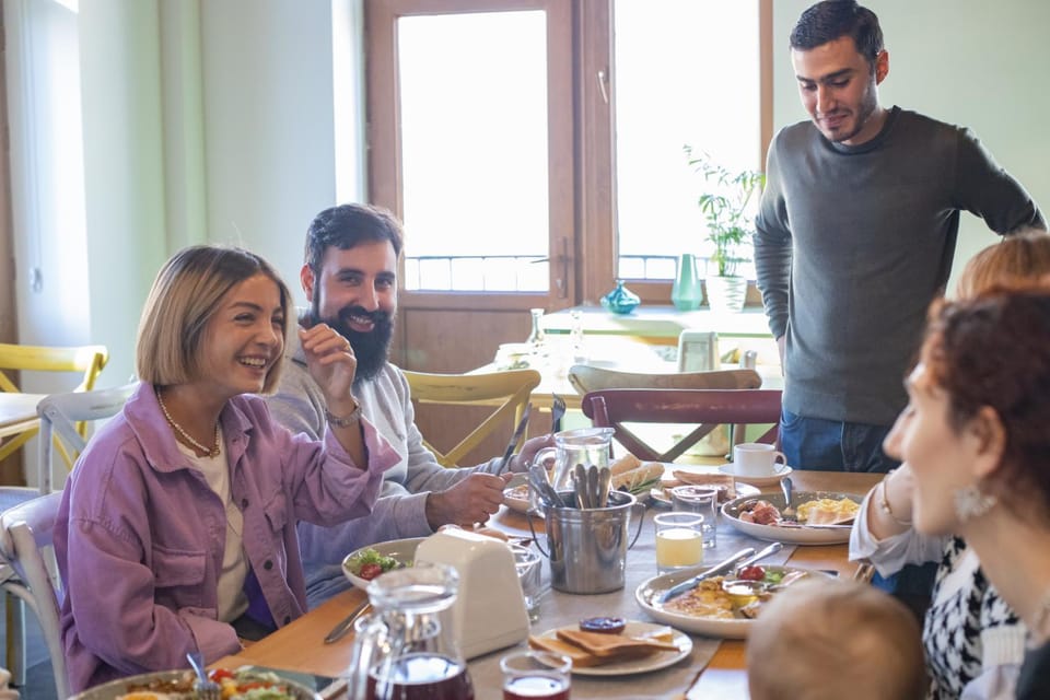 Restaurant/places to eat, Communal kitchen, Continental breakfast, Buffet breakfast, group of guests