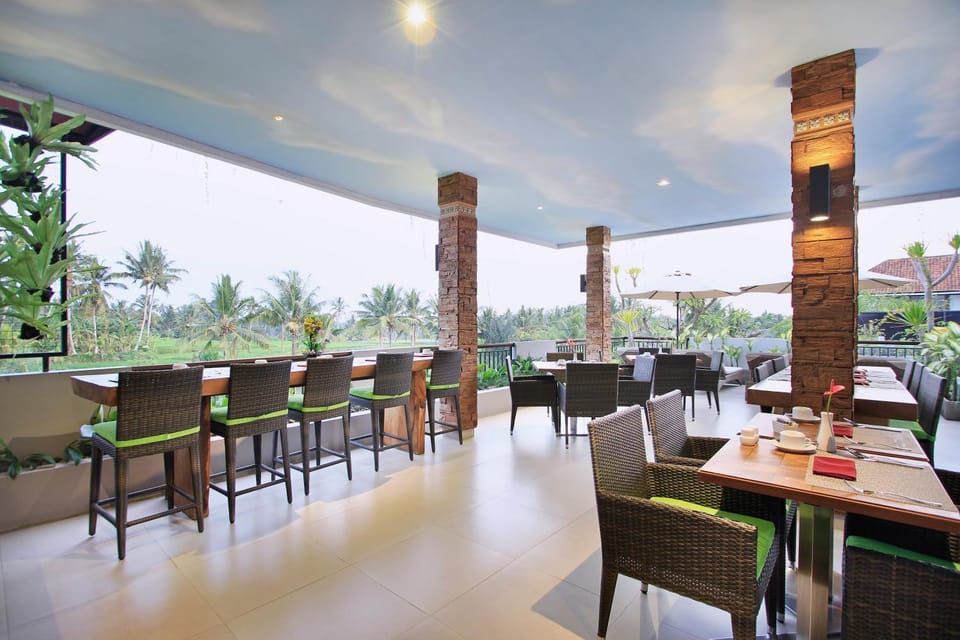 Restaurant/places to eat, Food and drinks
