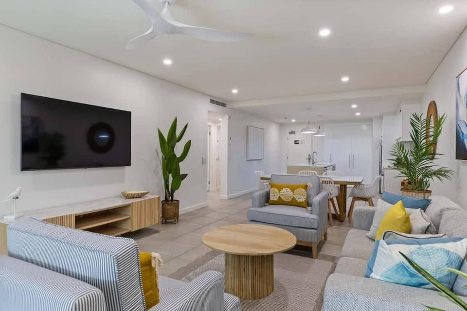 Rooftop Resort Oasis at Temple with Spa Apartment in Port Douglas