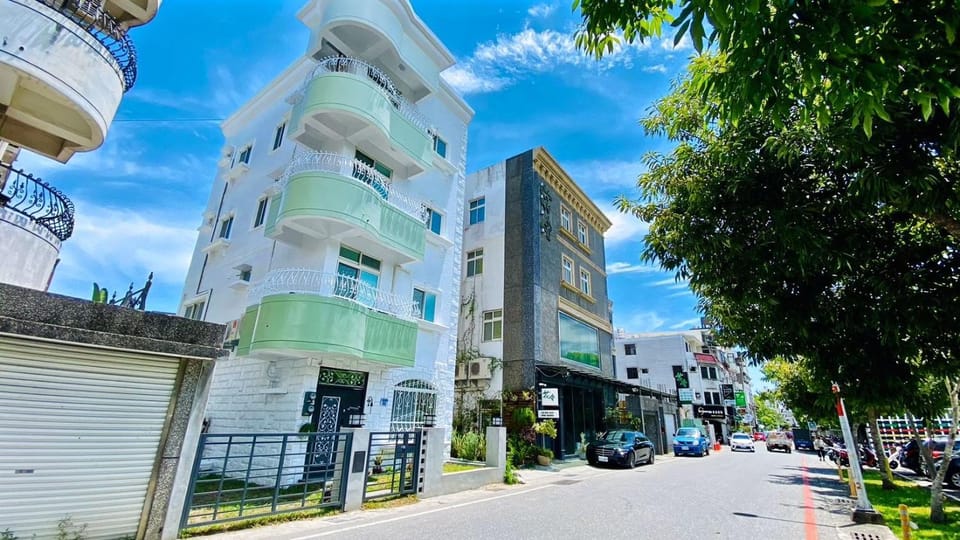 Property building, Day, City view, Street view, Location