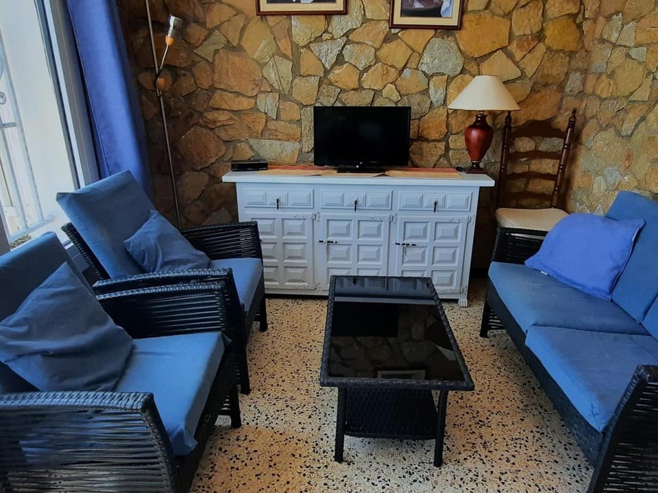 Apartamento familiar frente al mar con jardín, barbacoa, aparcamiento y mascotas permitidas - ES-170-70 Apartment in Alt Empordà