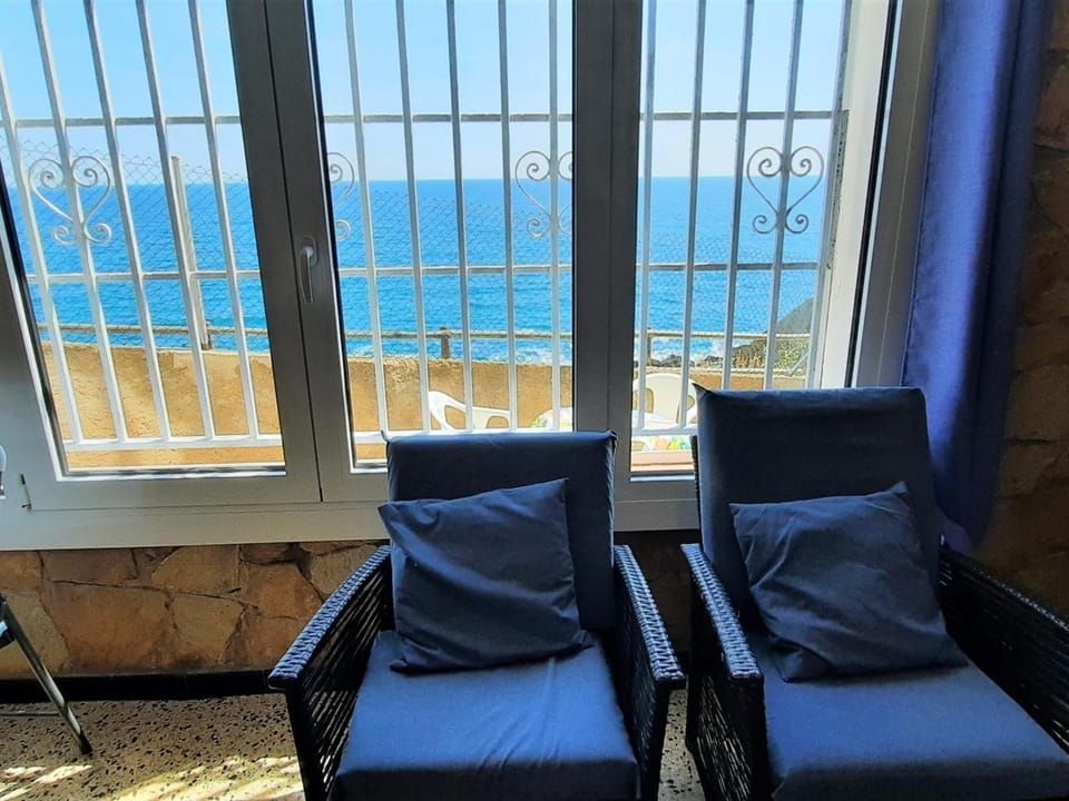 Apartamento familiar frente al mar con jardín, barbacoa, aparcamiento y mascotas permitidas - ES-170-70 Apartment in Alt Empordà
