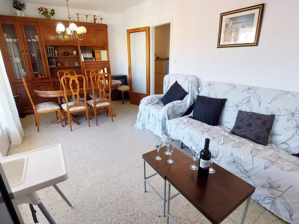 Apartamento acogedor para 6 personas en el centro de Llançà, cerca de playas y actividades familiares - ES-170-88 Apartment in Alt Empordà