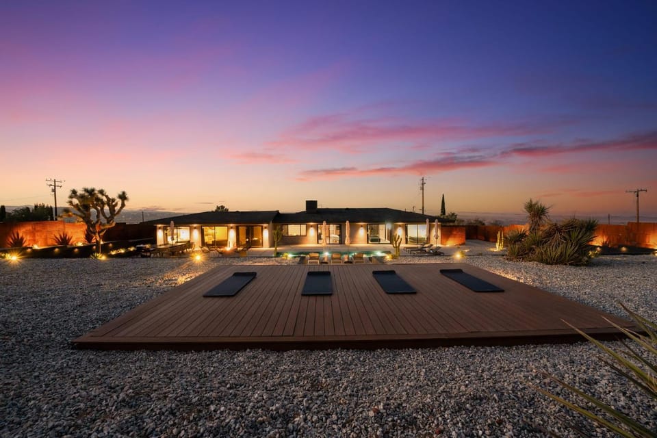 Sunset Serenity House in Joshua Tree