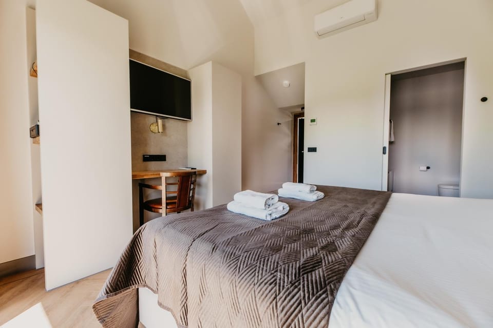Bed, Photo of the whole room, Bedroom, towels, air conditioner