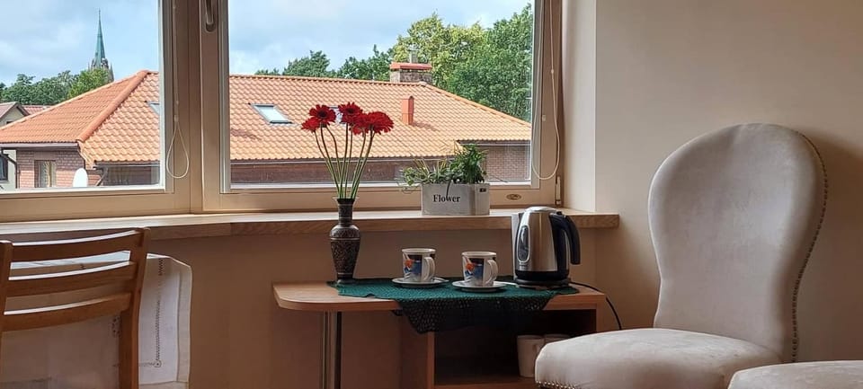 Coffee/tea facilities, View (from property/room), Seating area