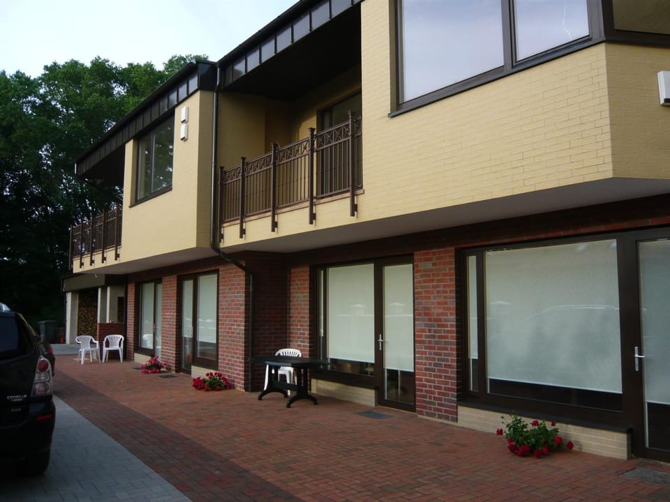 Patio, Parking