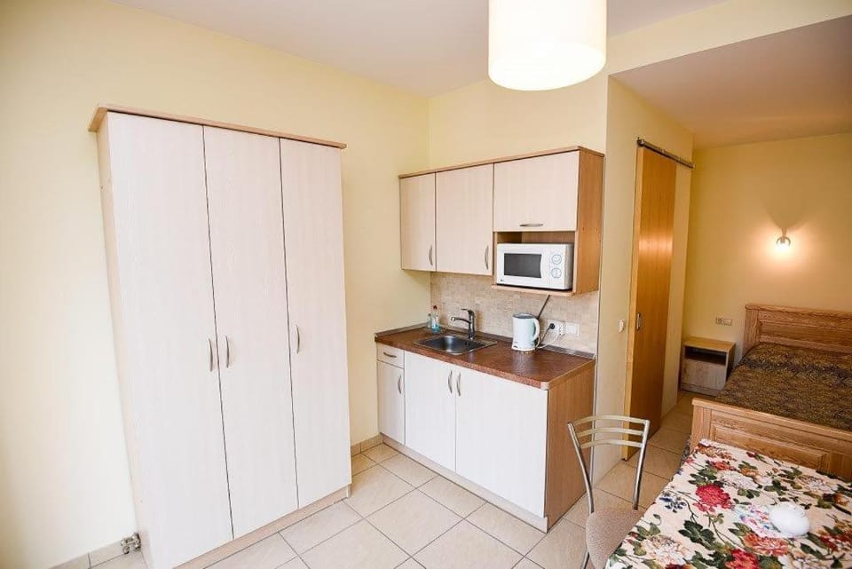 Bed, Kitchen or kitchenette, Photo of the whole room