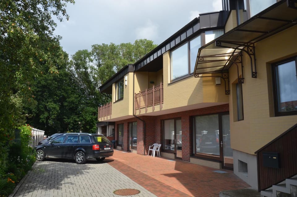 Patio, On site, Parking