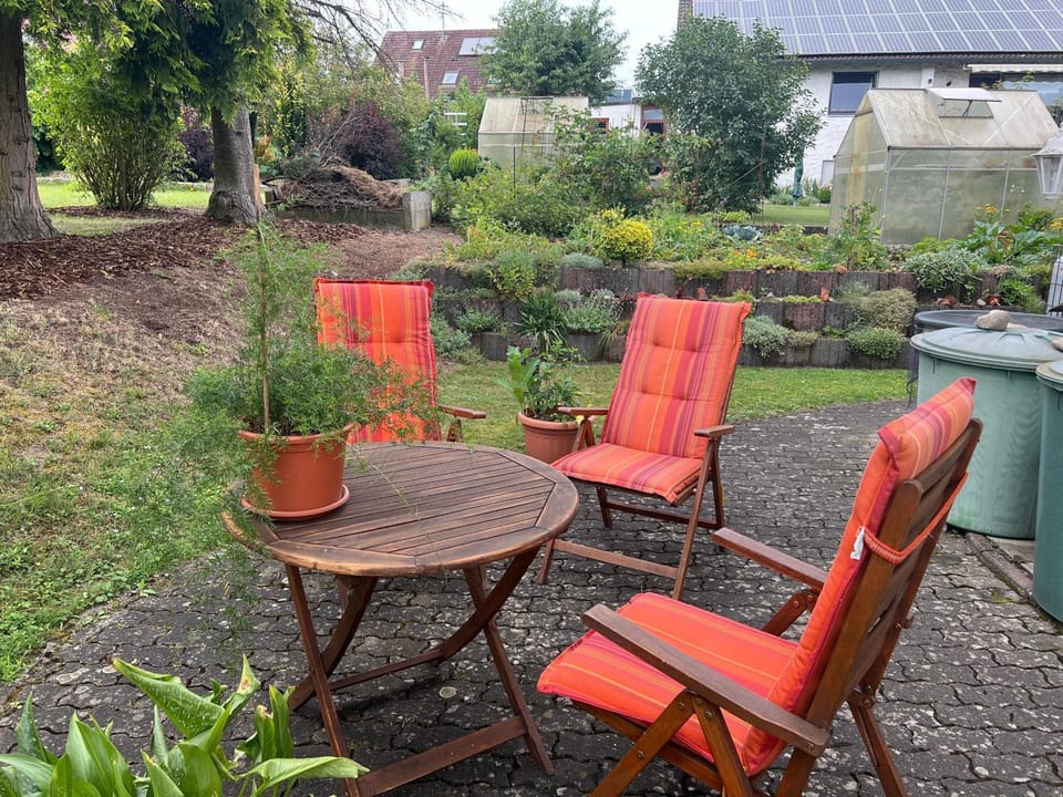 Spring, Day, Garden, Seating area, Garden view