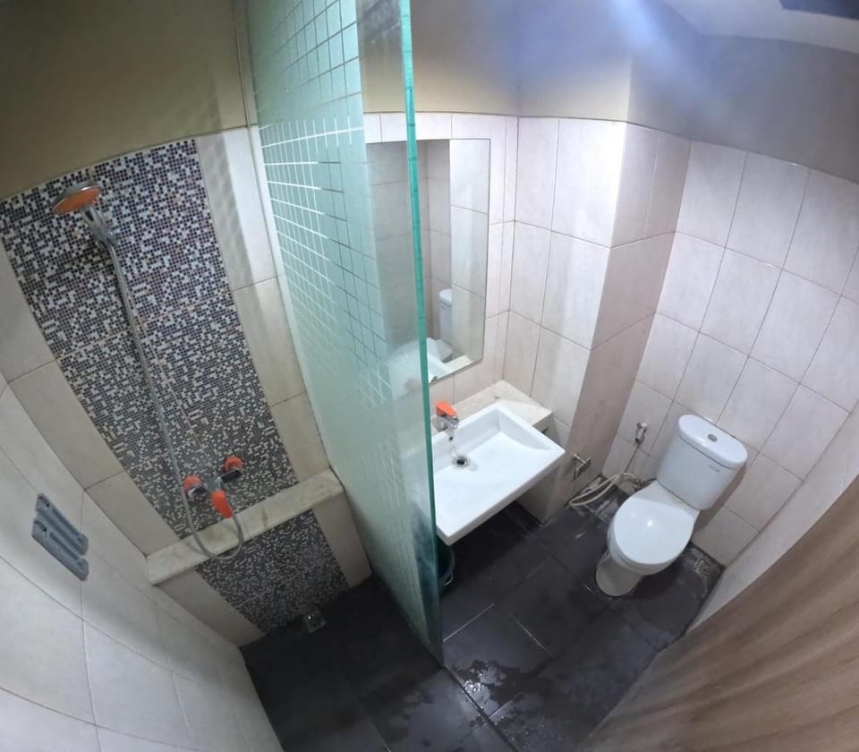Shower, Toilet, Bathroom