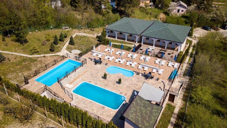 Property building, Spring, Day, Bird's eye view, Pool view, Swimming pool, sunbed