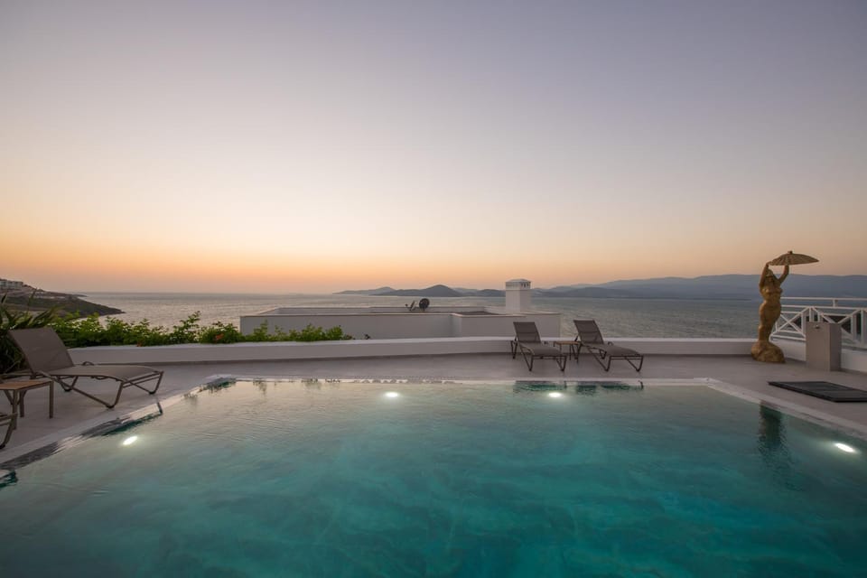 Day, Natural landscape, Pool view, Sea view, Swimming pool, Sunrise, sunbed