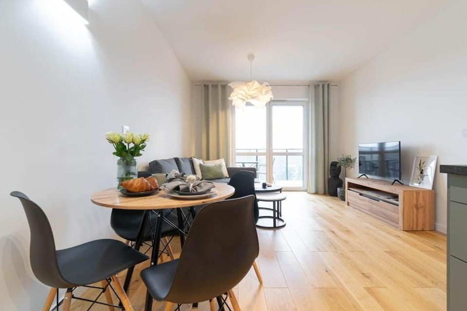 Communal lounge/ TV room, TV and multimedia, Kitchen or kitchenette, Living room, Seating area, Dining area, Evening entertainment